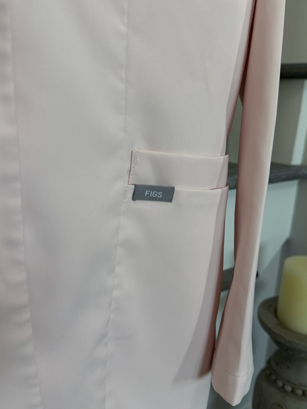 FIGS Women’s Bellevue Pink Powder Lab Coat: Limited Edition S - Picture 9 of 16